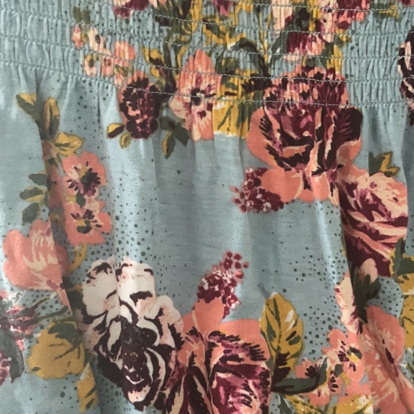 Off/on the shoulder blouse! - Picture 2 of 3